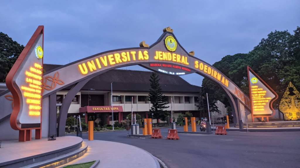 universitas di jawa tengah